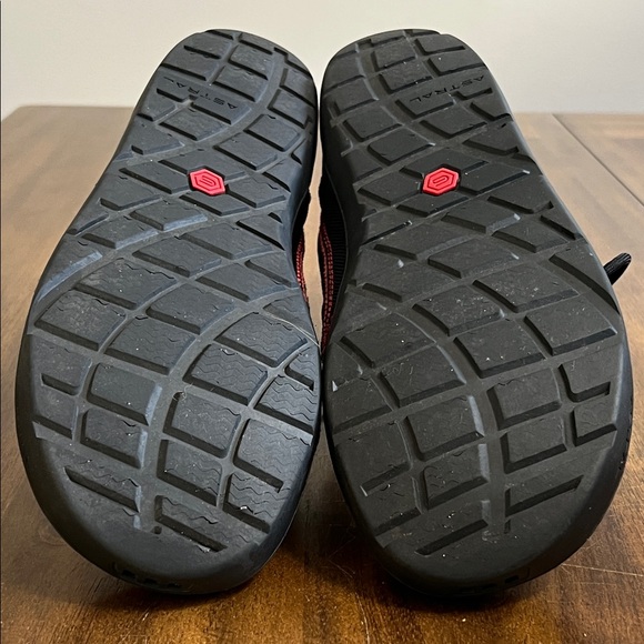 Astral Hiyak Black and Red High-Top Minimalist Sneakers Mens Size 10 - Picture 13 of 14